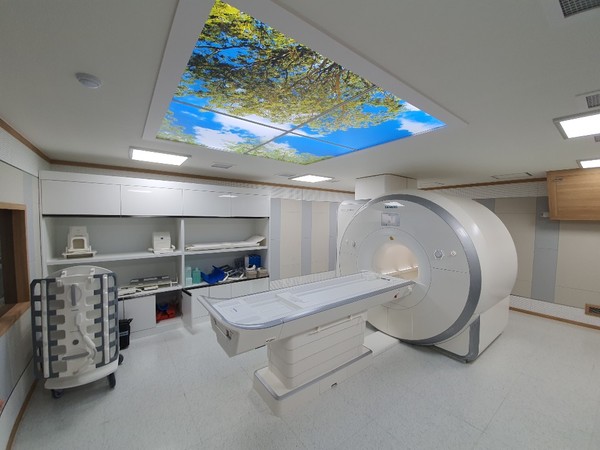삼천포서울병원이 독일 지맨스사의 3.0T MRI(자기공명영상장치)를 도입, 본격 가동에 들어갔다.