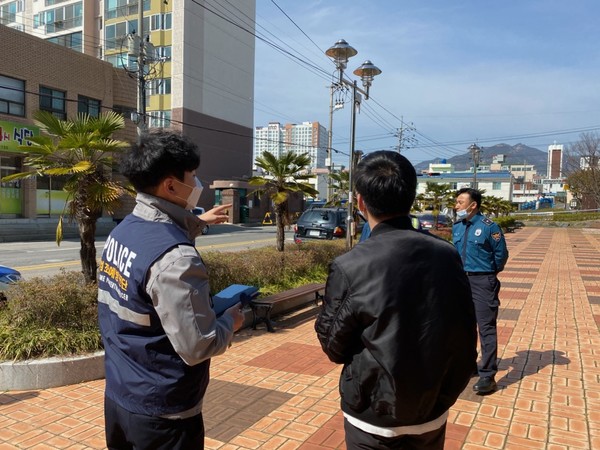 사천경찰서가 3월 31일 향촌동 여성안심귀갓길 일원에서 방범시설 점검 및 합동순찰을 진행했다.