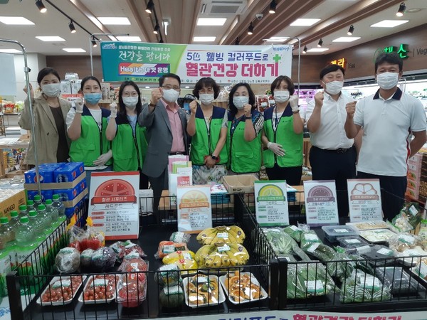 사천시보건소가 8월 18일부터 21일가지 사남농협 하나로마트에서 ‘농협 health 마켓’ 홍보관을 운영했다.(사진=사천시)