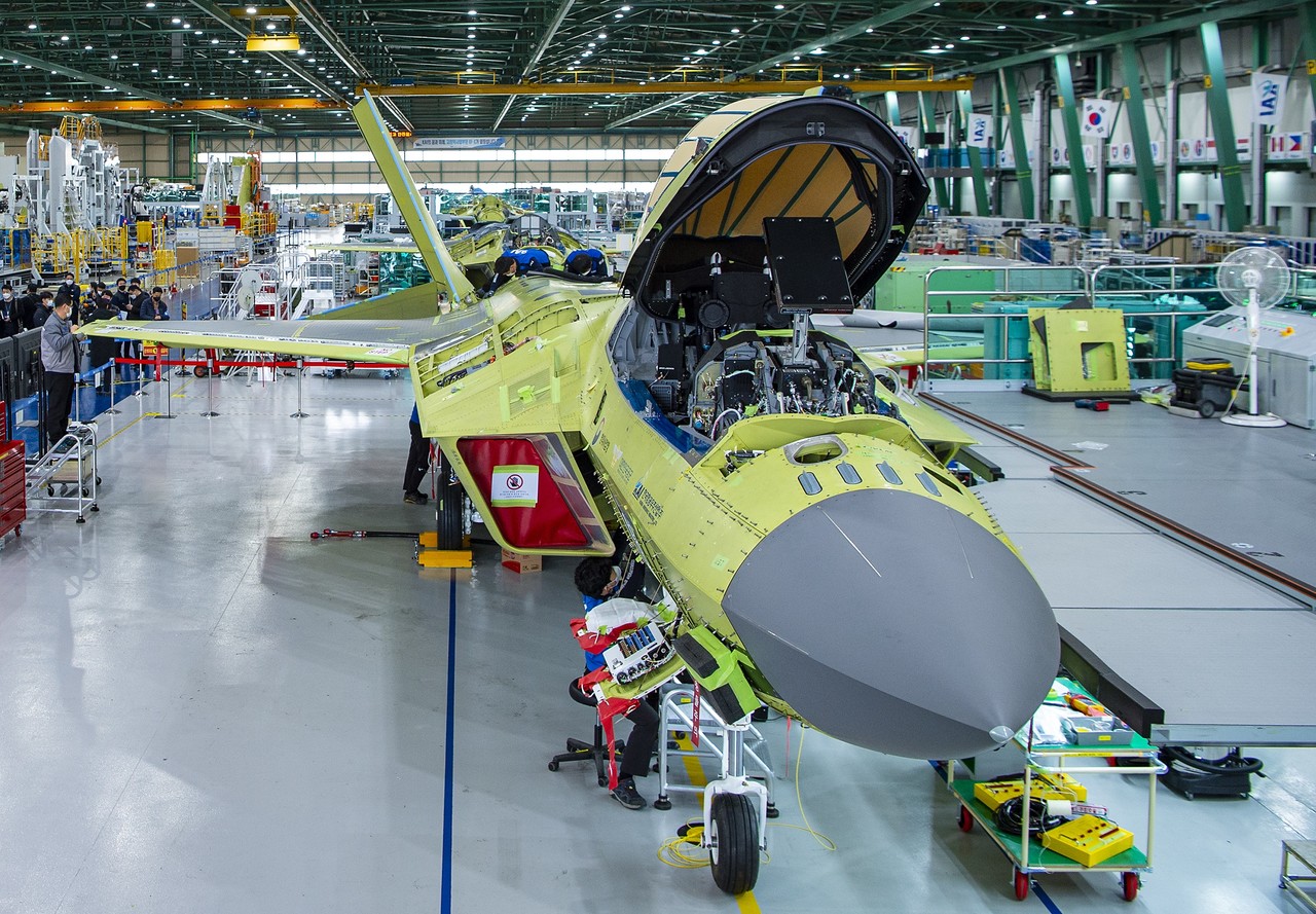 산업자원통상부가 향후 10년간 항공산업 발전 전략을 담은 제3차 항공산업발전기본계획(2021년~2030년)을 발표했다. 사진은 KAI가 체계개발 중인 KF-X. 4월 초 시제기가 출고된다.(사진=KAI)