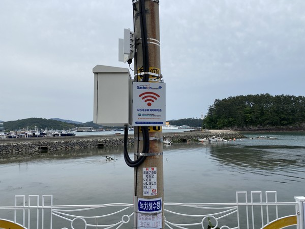  사천시가 시민과 관광객의 인터넷사용 편의를 위해 공공무선인터넷(Wi-Fi) 접속장치를 추가 설치했다고 밝혔다.(사진=사천시)
