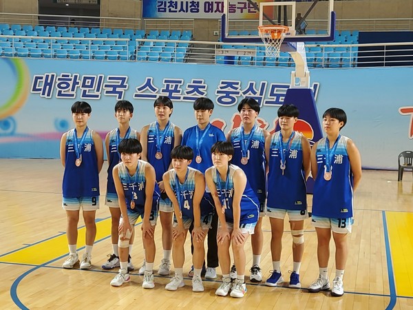 삼천포여고 농구팀이 동메달을 획득했다. (사진=사천시)