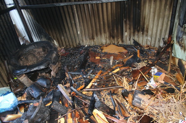 사천소방서는 용현면 한 주택에서 17일 화재가 발생했으나, 이웃 주민이 소화기로 초기 진화했다고 밝혔다.