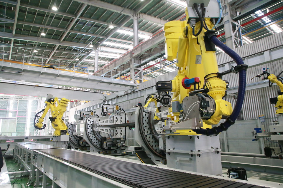 청우중공업은 내년 상반기까지 총 30대의 자동화 로봇을 활용하여 철골제품을 본격적으로 생산하고 이를 말레이시아로 수출할 예정이다.