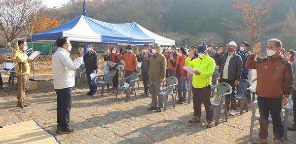  사천시산악연맹(회장 임철규)이 20일 오전 용두공원 일원에서 2021년 와룡산 비룡제를 지냈다.