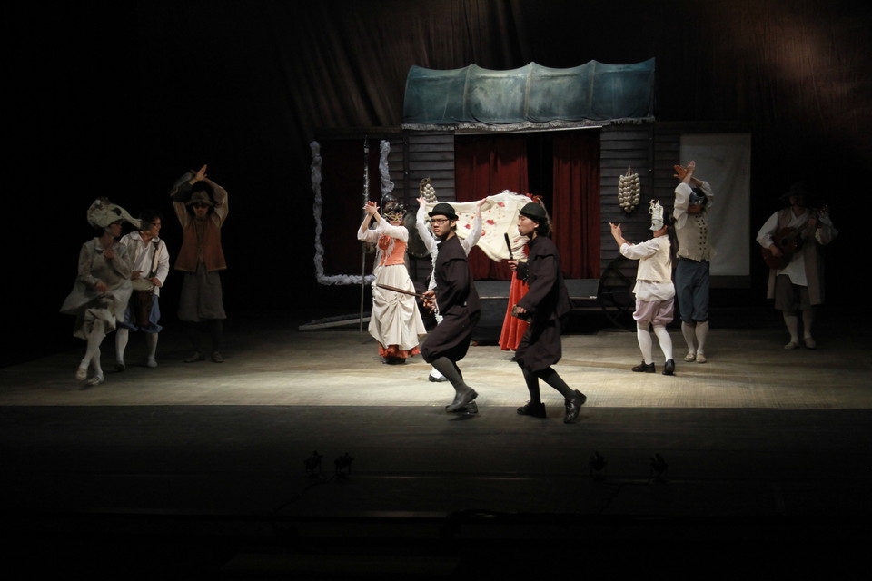 2013년 제31회 경남연극제에서 대상을 수상한 작품 '호접몽' 의 한 장면.