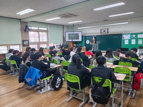 사천교육지원청 Wee센터 찾아가는 학교폭력예방교육 교육 활동 모습.(사진=사천교육지원청)