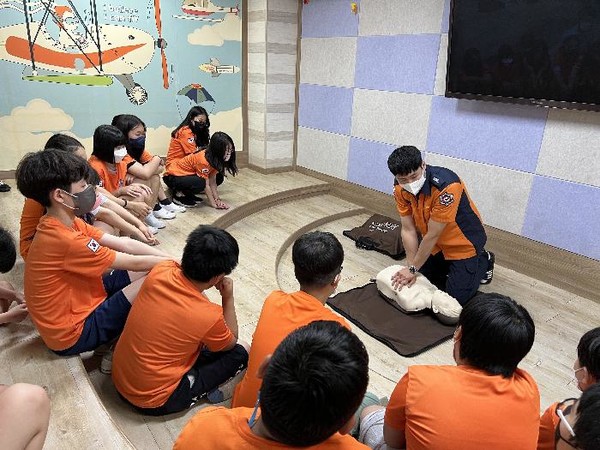 삼천포초등학교(교장 탁일주)가 6월 7일 2022년도 한국119소년단 발대식을 가졌다.(사진=삼천포초)