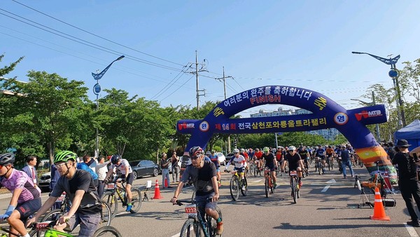 지난 12일 전국 자전거 동호인의 축제인 ‘제14회 사천시장배 와룡울트라 전국산악자전거랠리’가 열렸다.