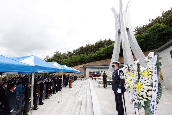사천시가 제67회 현충일 추념식을 지난 6일 사천호국공원 충혼탑 광장에서 열었다.(사진=사천시)
