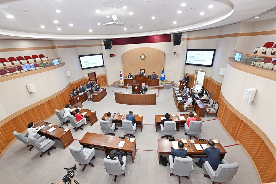 제8대 사천시의회가 임기 중 마지막 임시회를 진행하고 있다. 