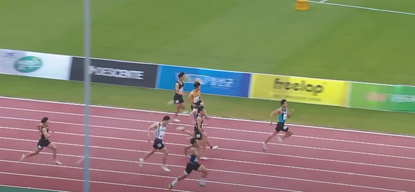 사천출신 정지훈 학생(경남체고3학년)이 ‘제22회 한국 U20 육상경기선수권대회’에서 200m 달리기 종목에서 선두로 달리고 있다.