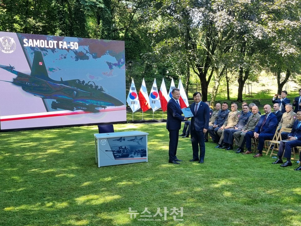 KAI는 7월 27일(현지시각) 폴란드 정부와 FA-50 경공격기 48대, 30억 달러 규모의 기본계약을 체결했다고 밝혔다.(사진=KAI)