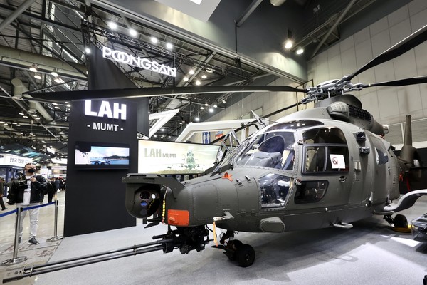 KAI 부스에 전시된 LAH(소형무장헬기) 실물기 (사진=KAI)