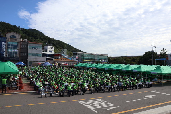  ‘제25회 경상남도지사기 자연보호 경진대회’가 지난 22일 삼천포대교공원 일원에서 열렸다.