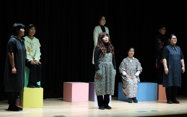 지난 12일 사천에서 있었던 ‘4·16가족극단 노란리본’의 '기억 여행' 연극 공연.
