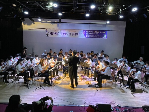 사천울림오케스트라의 첫 연주회 모습