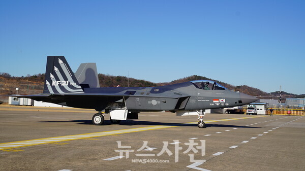 사천에 있는 한국항공우주산업(주)(KAI)에서 체계개발 중인 한국형전투기 KF-21(보라매) 시제 3호기가 첫 비행에 성공했다. (사진=방위사업청)