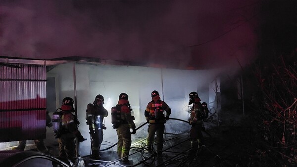 2월 10일 밤 9시 21분께 사천시 곤양면 서정리 한 단독주택에서 불이나 60대 남성이 숨졌다.(사진=사천소방서)