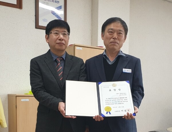 제3회 혁신조달 경진대회에서 조달청상을 수상한 장수영 소장(사진 오른쪽)