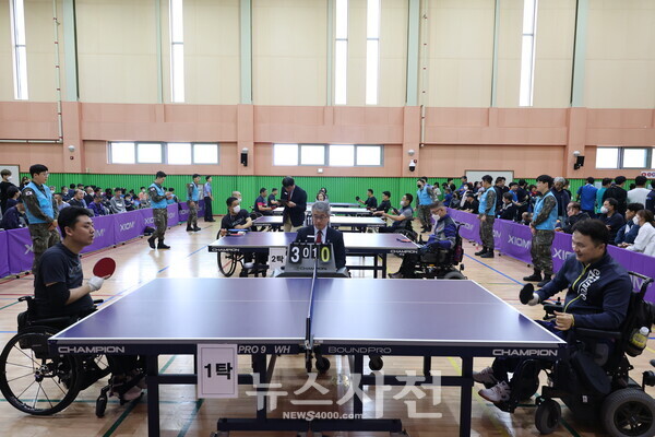 5월 12일 사천시장애인종합복지관 장애인체육센터에서 열린 ‘제2회 사천시장배 경남장애인탁구대회’ 경기 모습.