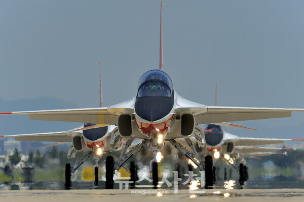 KAI가  T-50 계열 항공기의 ‘공지통신무전기 성능개량 사업’의 우선협상대상자로 선정됐다. (사진=KAI)