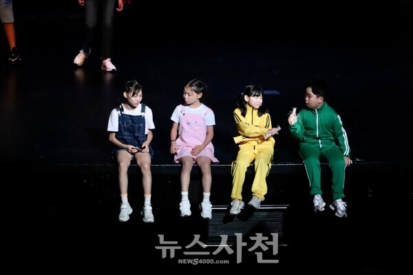 사천 학생 뮤지컬단의 ‘우주를 만나다’ 공연 모습.