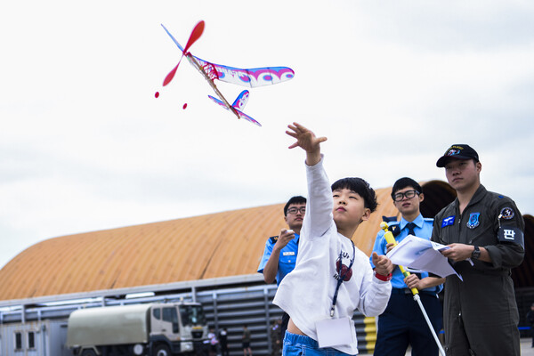 전국 모형 항공기대회는 4일 오전 9시부터 삼천포종합운동장 일원에서 열린다. 예전 전국 모형항공기 대회 모습. ​​​​​​​