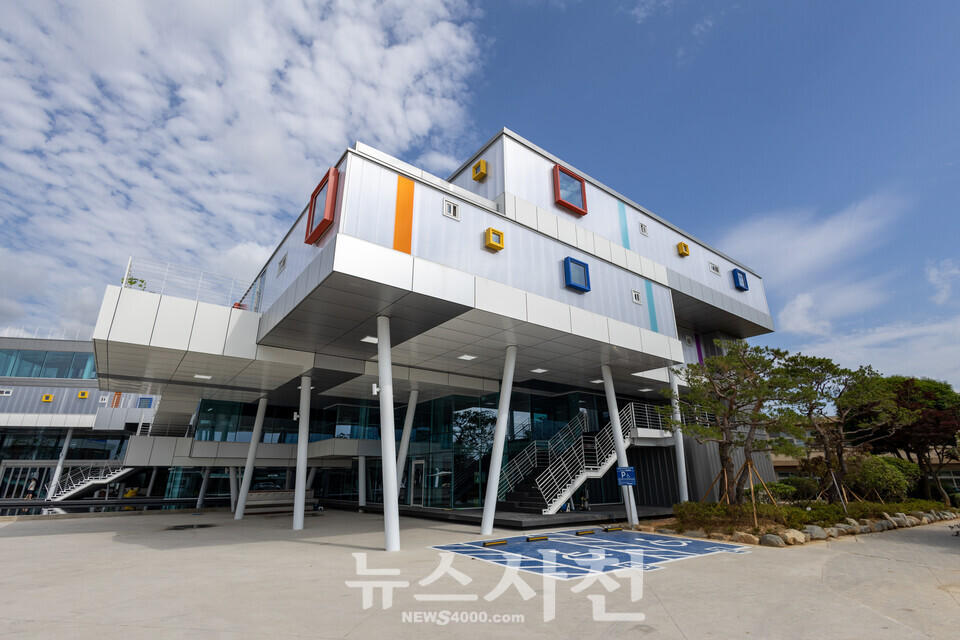 용남고등학교(교장 최연진)가 교육부 주관 대한민국 우수 교육시설 공모전 ‘대상’을 수상했다. 