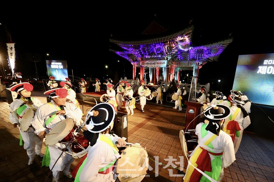 사천시민대종 제야타종 행사가 12월 31일 늦은 밤 시청 노을광장 일원에서 열렸다.(사진=사천시)
