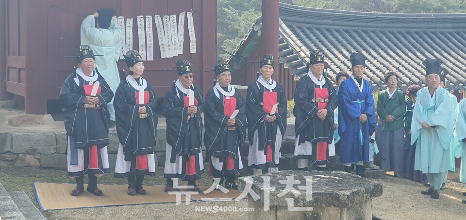 사천향교 석전제 제관 단체 모습. 