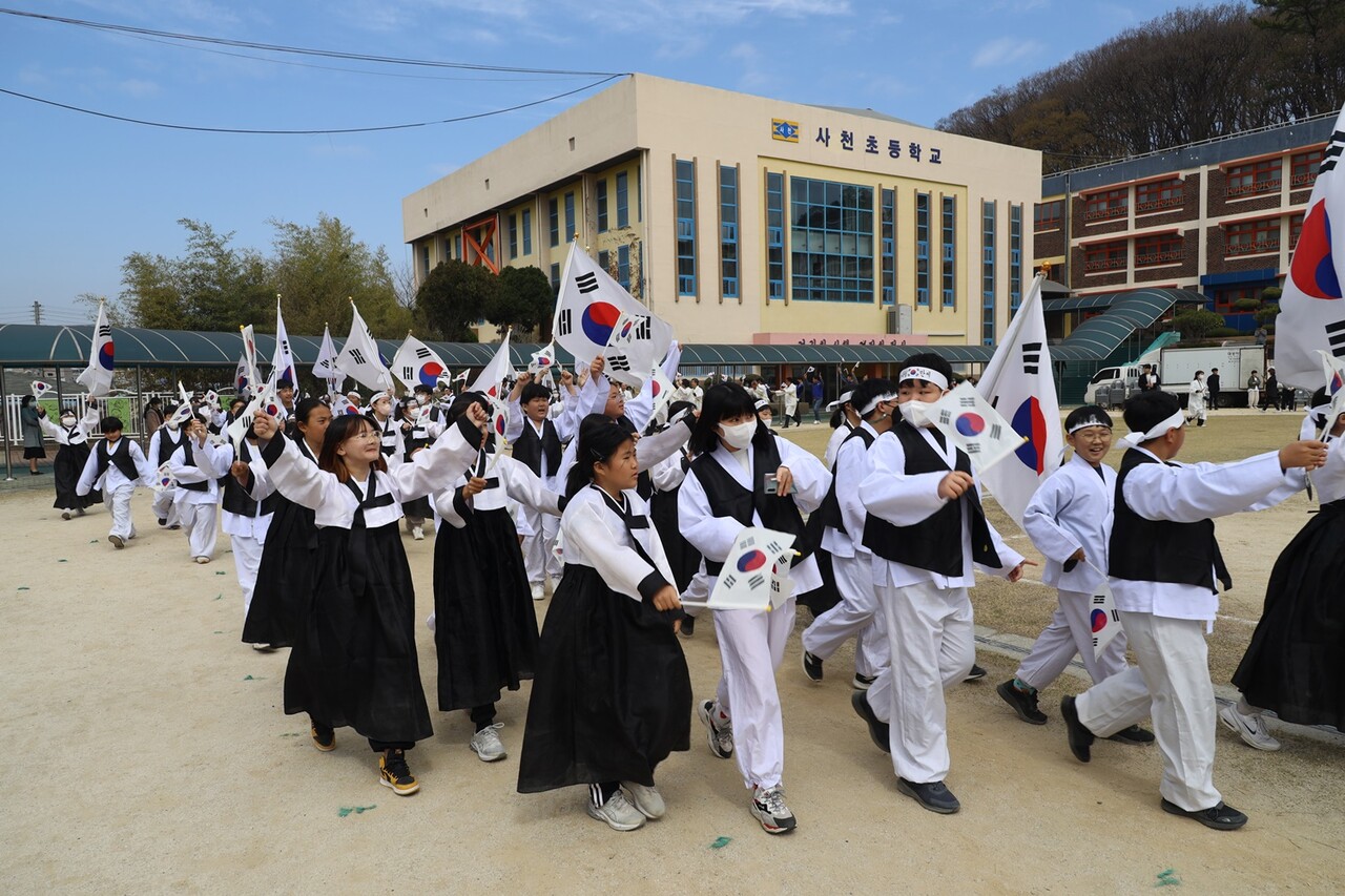 3·1운동 제105주년을 맞아 3월 21일 사천초등학교 운동장과 사천읍 시가지 일원에서 사천읍 독립만세의거 재현행사가 열린다.