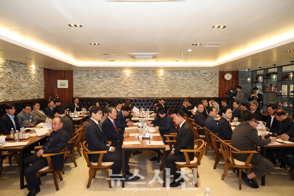사천상공회의소는 3월 19일 오전 11시 사천관광호텔에서 제25대 임원선출을 위한 임시의원 총회를 열고, 황태부 회장을 신임 회장으로 추대했다.