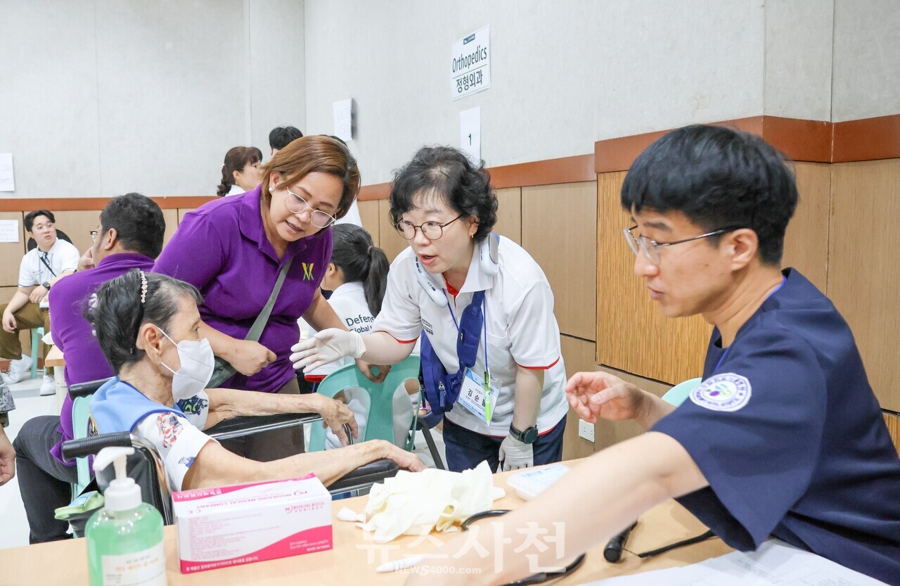 삼천포서울병원과 한국항공우주산업(주)(KAI)이 5월 31일부터 6월 1일까지 필리핀 메트로 마닐라 타귁시에 위치한 6.25참전 기념관에서 의료봉사활동을 펼쳤다.(사진=삼천포서울병원)